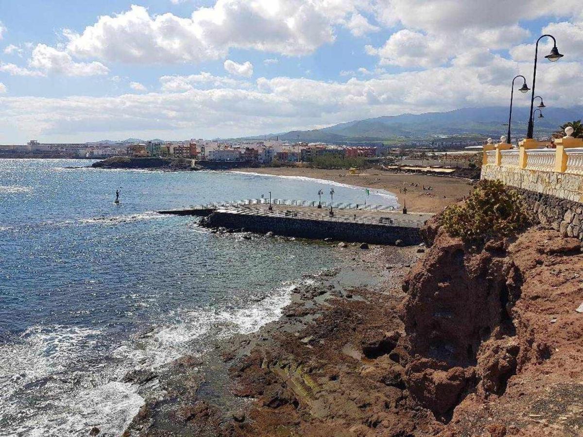 Piso En Primera Linea Con Vistas Directas Al Mar Melenara Exterior photo